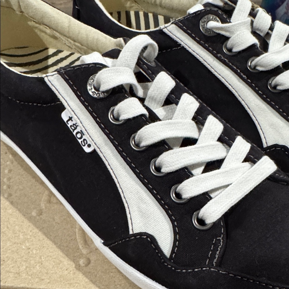 Taos  Footwear Women’s  Black and White Sneakers